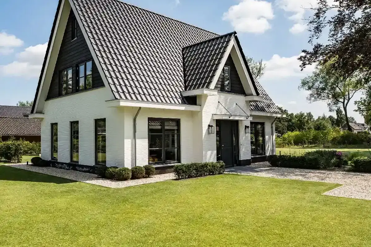 Vrijstaande woning met nieuwe kozijnen